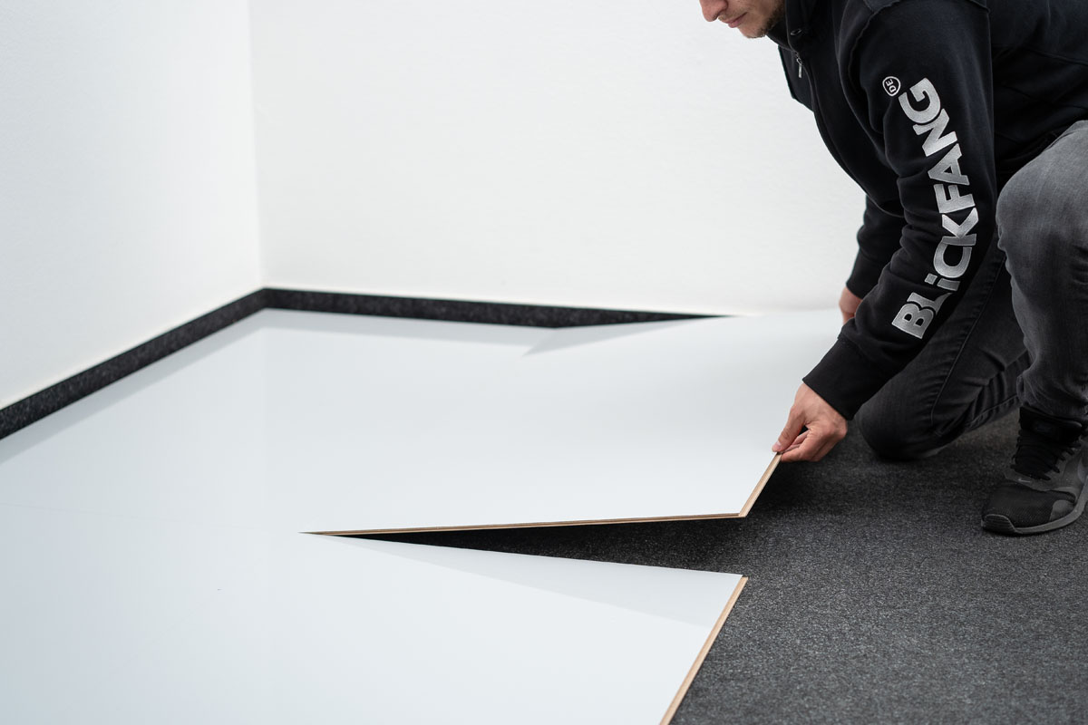 Laminat Grau Hochglanz ohne Fuge XL Format wird verlegt 