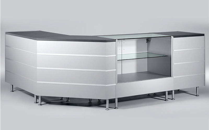 Ladentheke mit Vitrine
