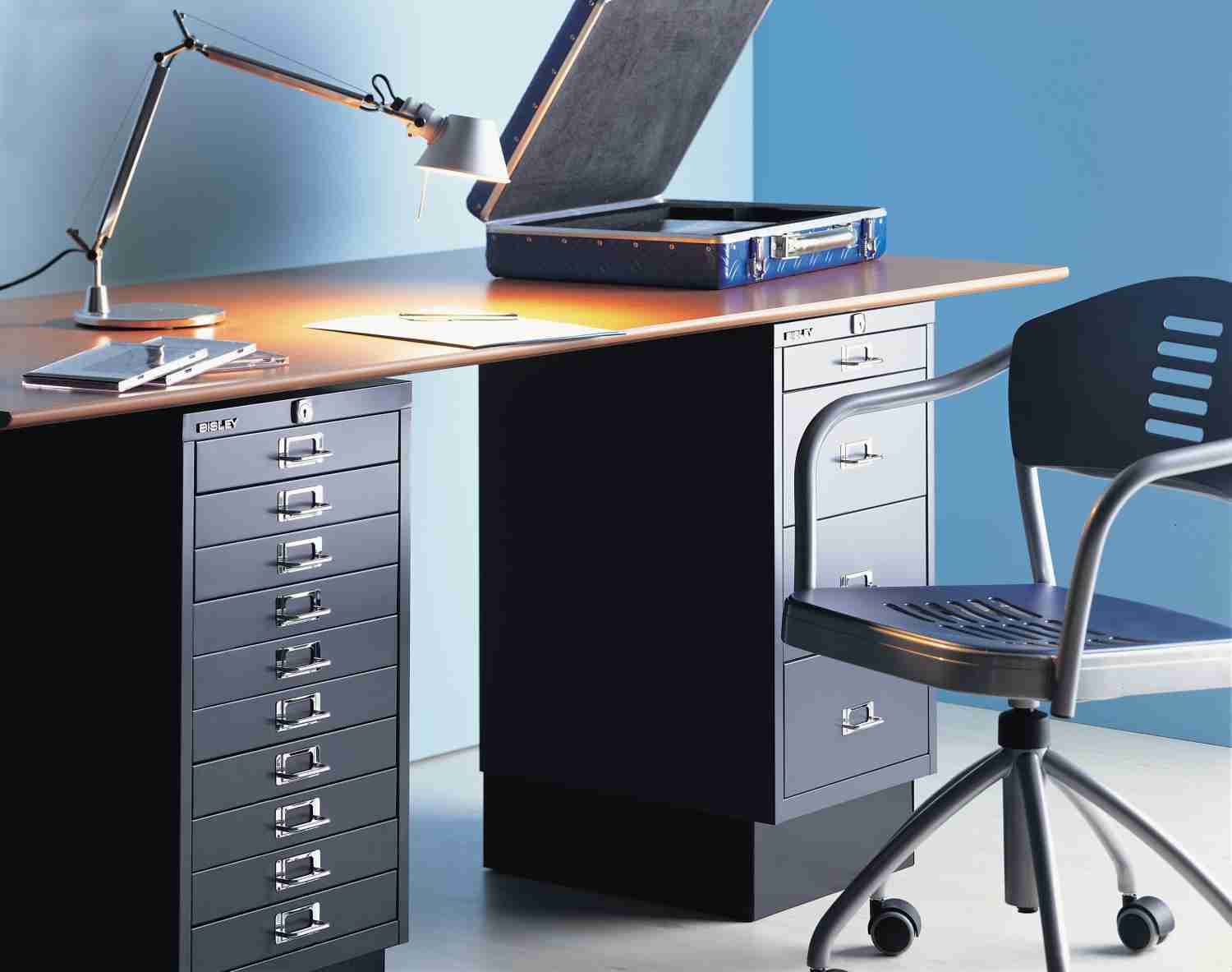 Bisley MultiDrawer™ 29er Serie mit Sockel - DIN A4 mit 8 Schubladen