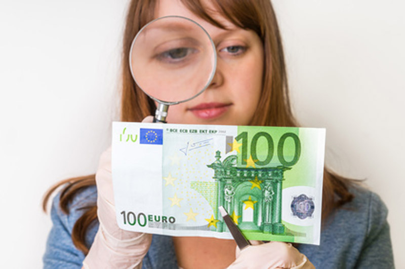 Wie kann man überprüfen ob ein Geldschein echt ist?